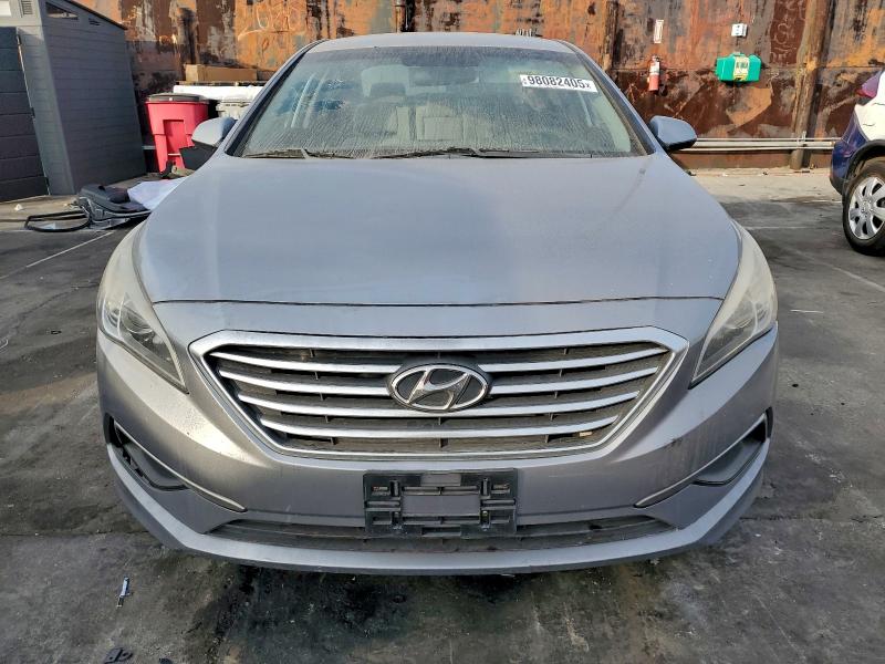 Photo 5 from auction – 2017 HYUNDAI SONATA SE with VIN 5NPE24AF4HH463770