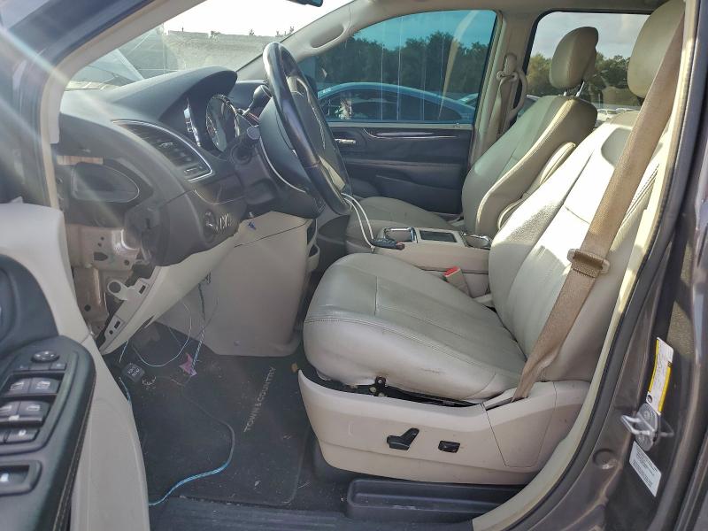 Photo 7 from auction – 2016 CHRYSLER TOWN & COU with VIN 2C4RC1BG1GR120727