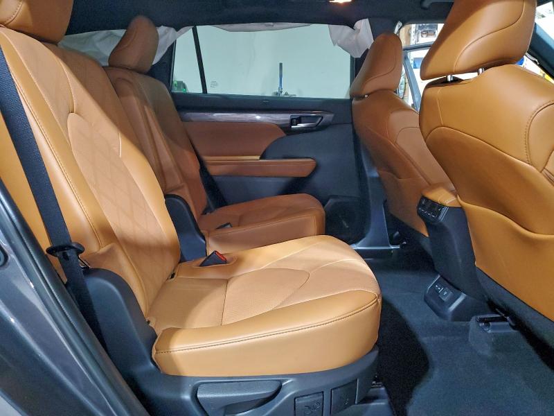 Photo 11 from auction – 2025 TOYOTA HIGHLANDER with VIN 5TDKDRBH4SS586710
