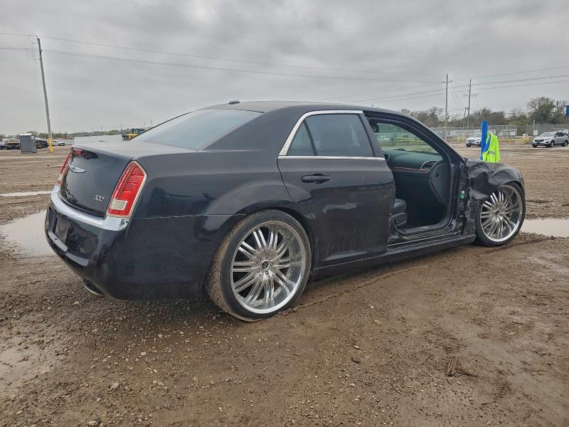 Photo 3 from auction – 2014 CHRYSLER 300 with VIN 2C3CCAAG1EH276233
