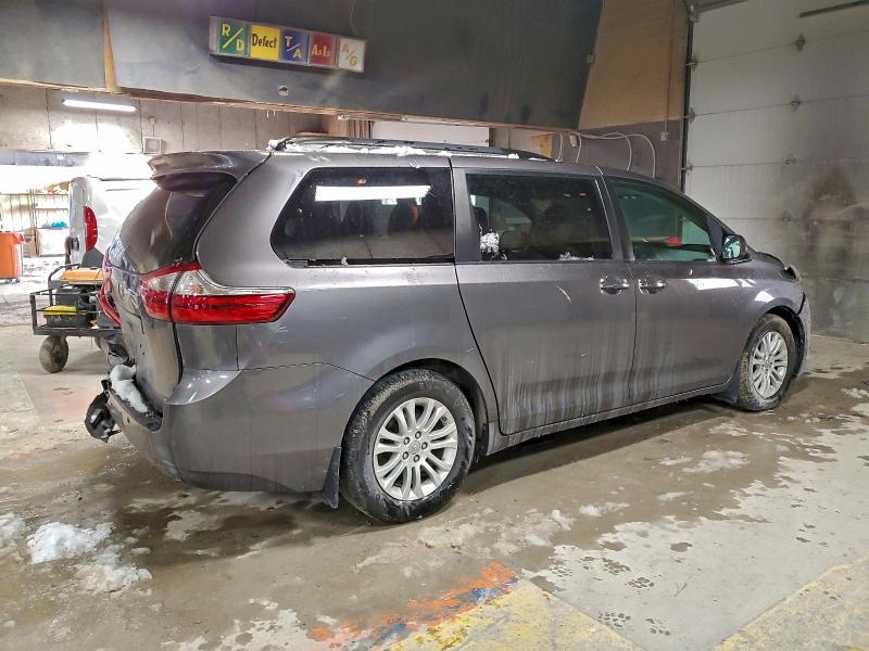 Photo 3 from auction – 2017 TOYOTA SIENNA XLE with VIN 5TDYZ3DC9HS858428