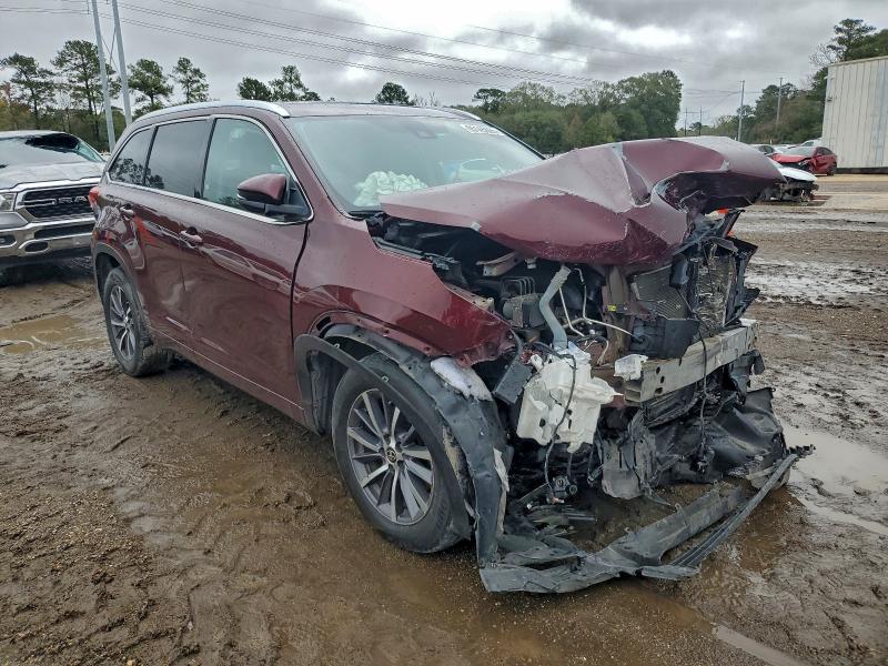 Photo 4 from auction – 2018 TOYOTA HIGHLANDER with VIN 5TDKZRFH3JS248838