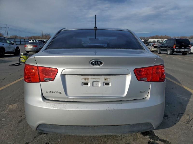 Photo 6 from auction – 2011 KIA FORTE EX with VIN KNAFU4A21B5425929