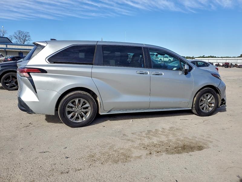 Photo 3 from auction – 2021 TOYOTA SIENNA LE with VIN 5TDKRKEC5MS063501