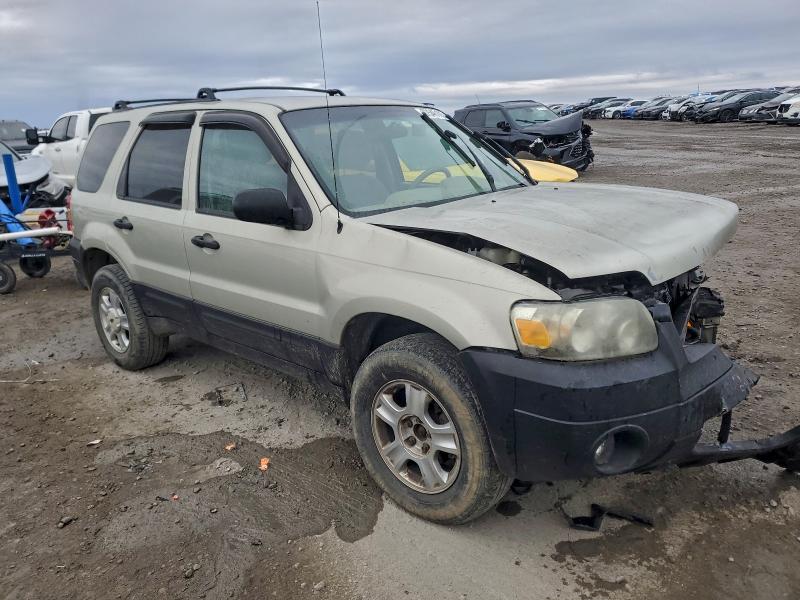 Photo 4 from auction – 2005 FORD ESCAPE XLT with VIN 1FMYU93175KB75448