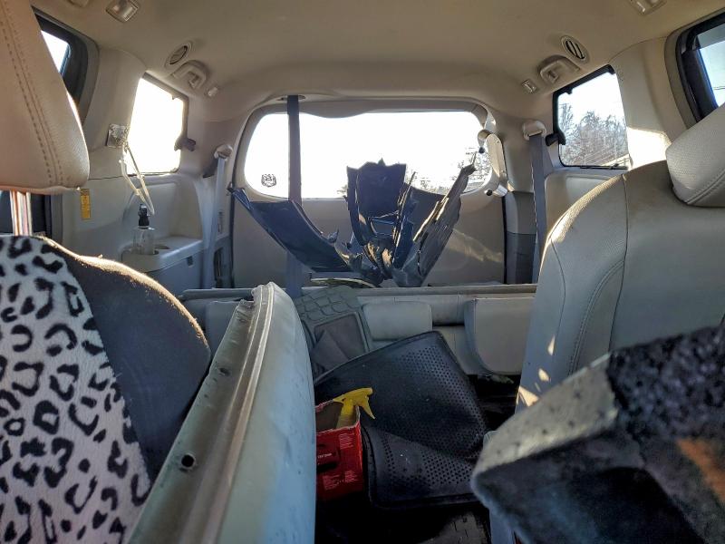 Photo 10 from auction – 2014 TOYOTA SIENNA XLE with VIN 5TDDK3DC2ES084862