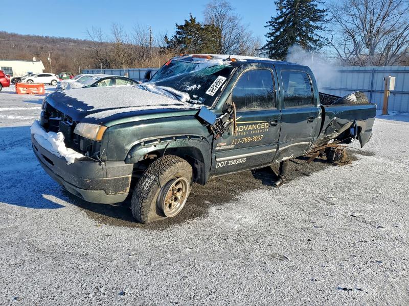 CHEVROLET SILVERADO 2004 with VIN 1GCHK23254F212028 - Photo from auction