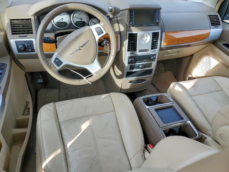 Photo 8 from auction – 2010 CHRYSLER TOWN & COU with VIN 2A4RR7DX3AR501852