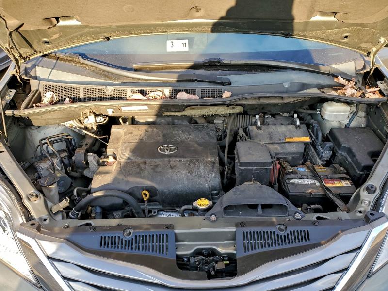 Photo 12 from auction – 2011 TOYOTA SIENNA XLE with VIN 5TDYK3DC2BS017255