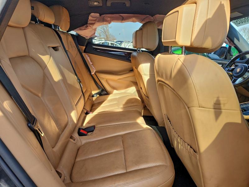 Photo 11 from auction – 2017 PORSCHE MACAN with VIN WP1AA2A51HLB07395