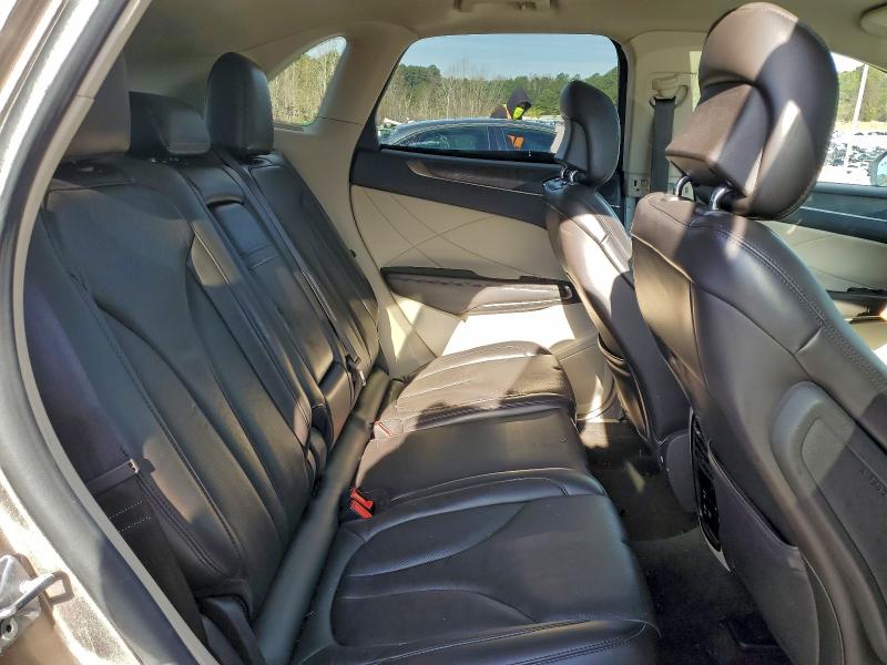 Photo 11 from auction – 2019 LINCOLN MKC RESERV with VIN 5LMCJ3D95KUL15188