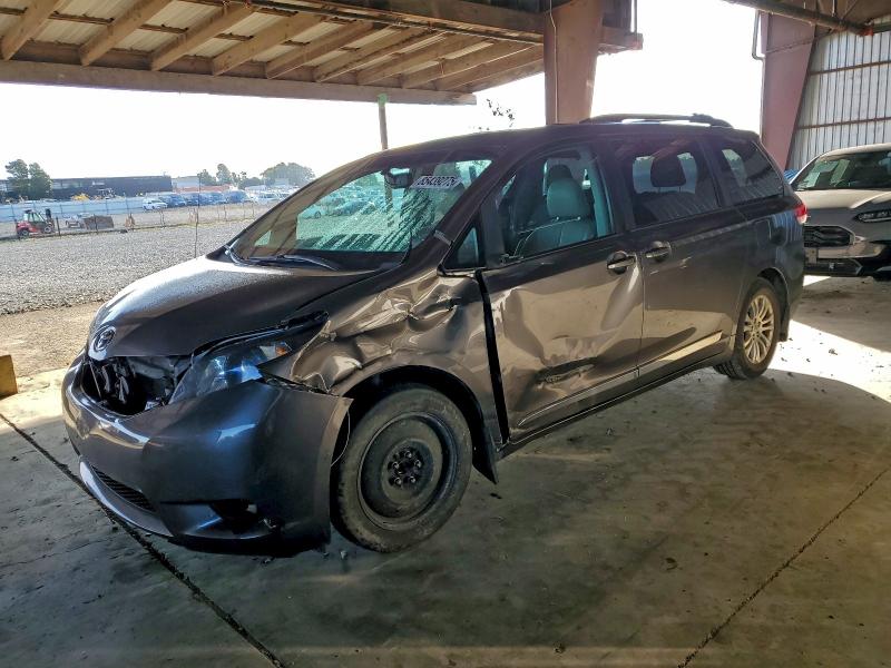 TOYOTA SIENNA XLE 2011 with VIN 5TDYK3DCXBS063206 - Photo from auction