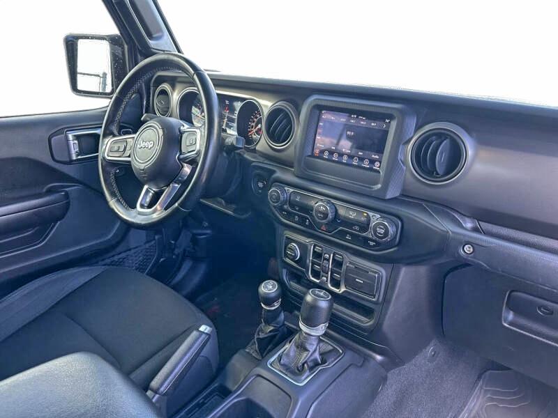Photo 8 from auction – 2020 JEEP GLADIATOR with VIN 1C6HJTAG6LL150220