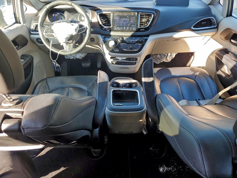 Photo 8 from auction – 2017 CHRYSLER PACIFICA with VIN 2C4RC1EG5HR616451