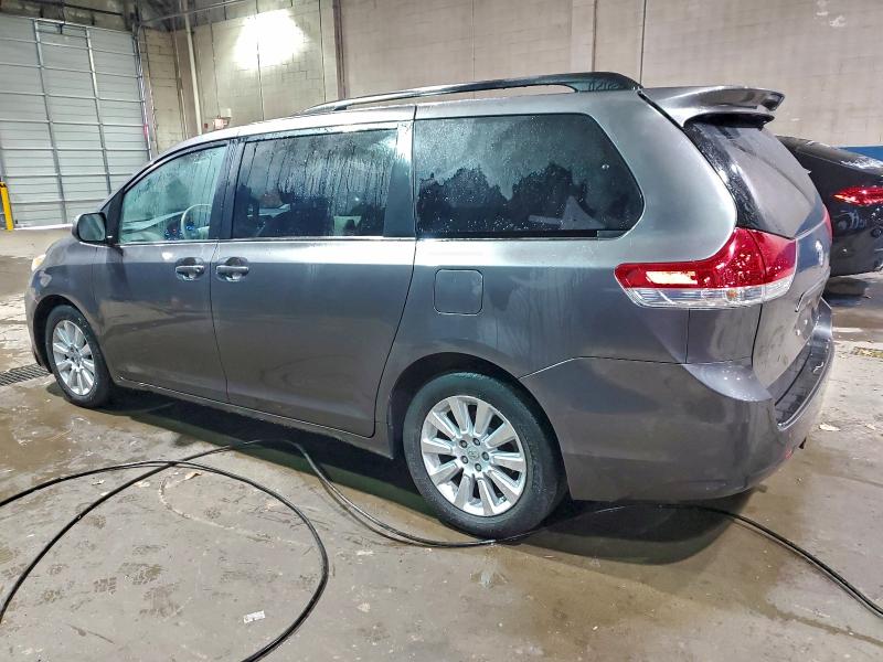 Photo 2 from auction – 2013 TOYOTA SIENNA XLE with VIN 5TDDK3DC8DS065280