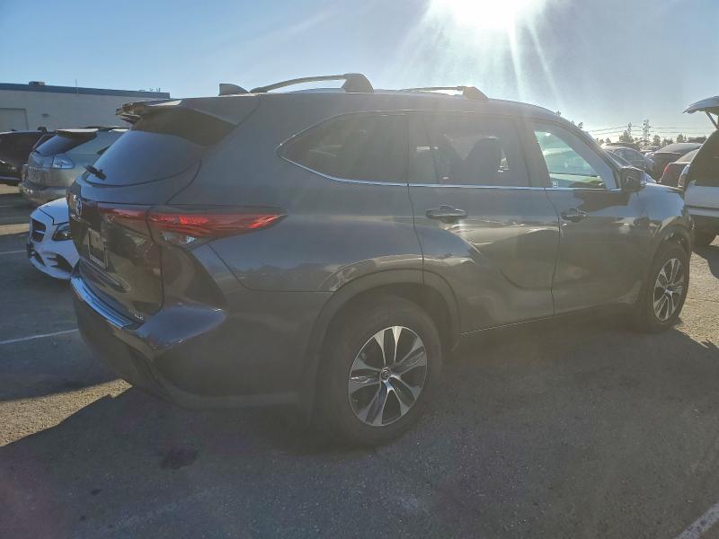 Foto 3 de la subasta – 2023 TOYOTA HIGHLANDER con VIN 5TDKDRAH5PS514388