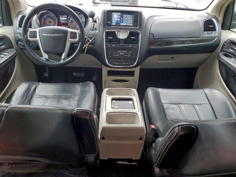 Photo 8 from auction – 2014 CHRYSLER TOWN & COU with VIN 2C4RC1BG1ER256207