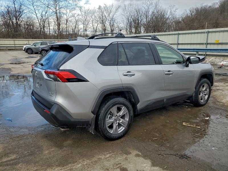 Photo 3 from auction – 2025 TOYOTA RAV4 XLE with VIN JTMP1RFV7SJ045260