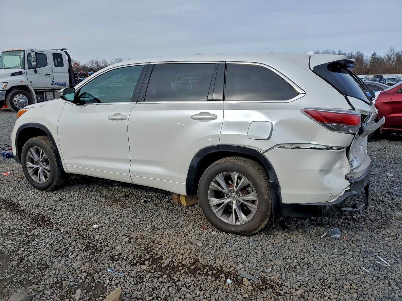 Photo 2 from auction – 2015 TOYOTA HIGHLANDER with VIN 5TDBKRFH5FS116191