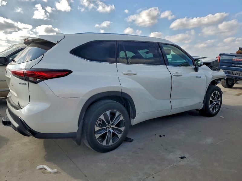 Photo 3 from auction – 2021 TOYOTA HIGHLANDER with VIN 5TDGBRCH5MS530305