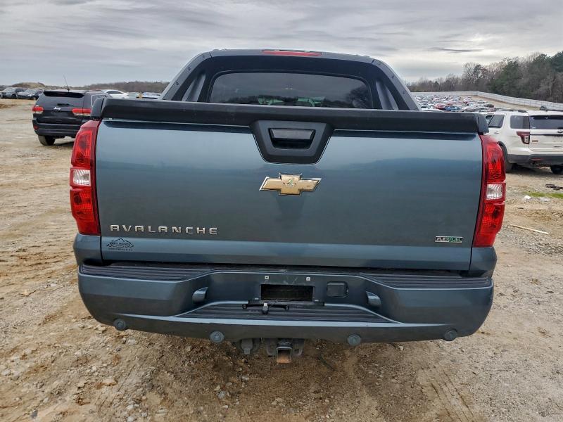Photo 6 from auction – 2011 CHEVROLET AVALANCHE with VIN 3GNTKFE30BG333544