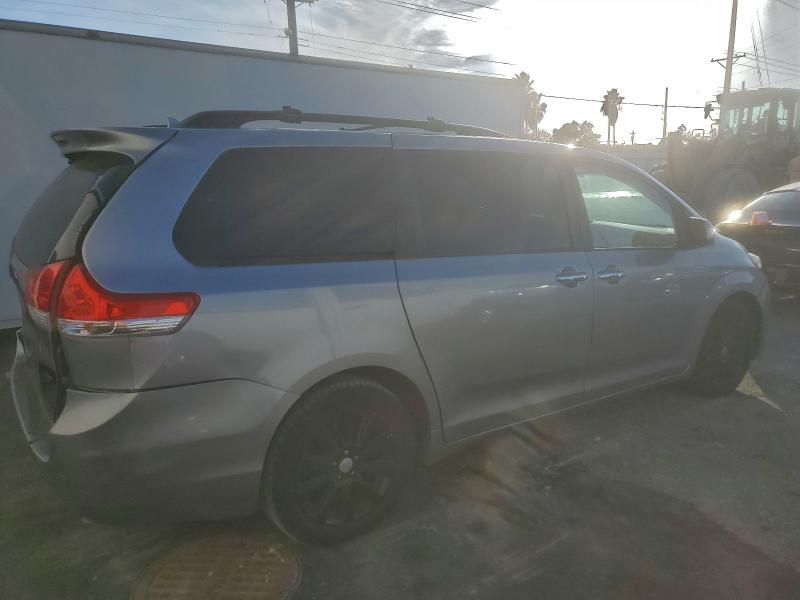 Photo 3 from auction – 2012 TOYOTA SIENNA XLE with VIN 5TDDK3DC2CS040177