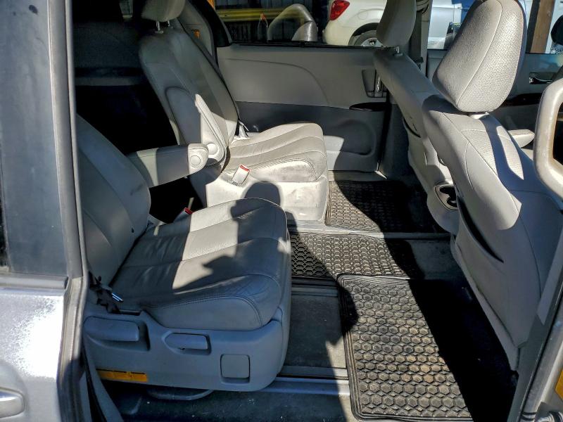 Photo 11 from auction – 2013 TOYOTA SIENNA XLE with VIN 5TDDK3DC8DS053632