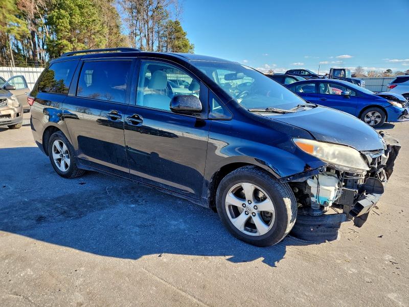 Photo 4 from auction – 2017 TOYOTA SIENNA LE with VIN 5TDKZ3DC6HS842502