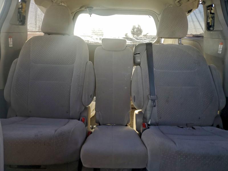 Photo 10 from auction – 2017 TOYOTA SIENNA LE with VIN 5TDKZ3DC0HS812783