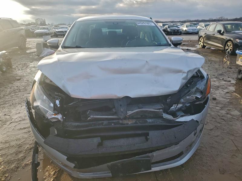 Photo 5 from auction – 2015 VOLKSWAGEN PASSAT S with VIN 1VWAS7A35FC095160