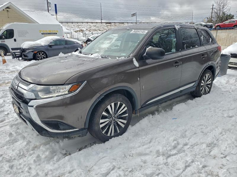 MITSUBISHI OUTLANDER 2019 with VIN JA4AZ3A35KZ015722 - Photo from auction