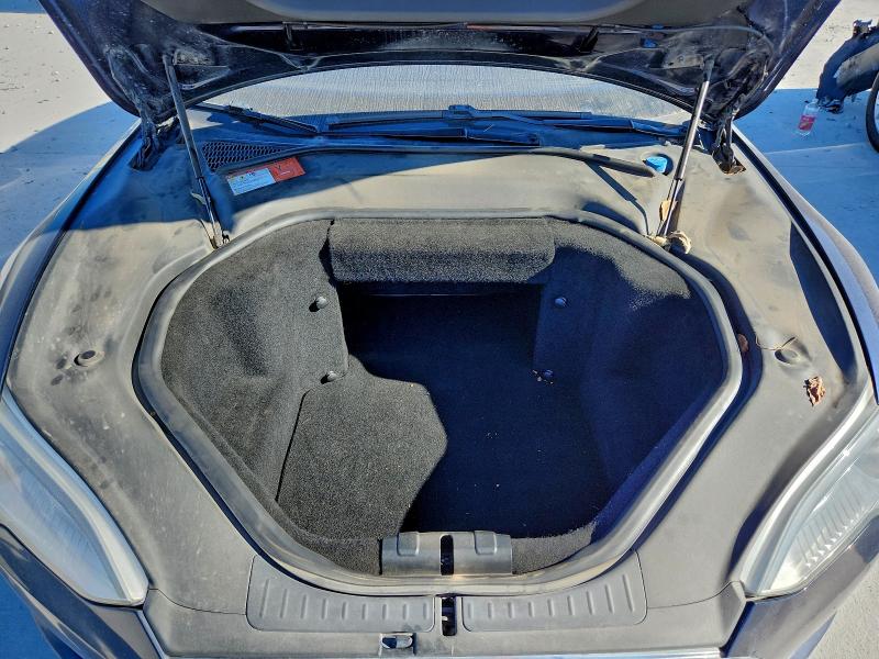 Photo 11 from auction – 2015 TESLA MODEL S 85 with VIN 5YJSA1H14FFP73802