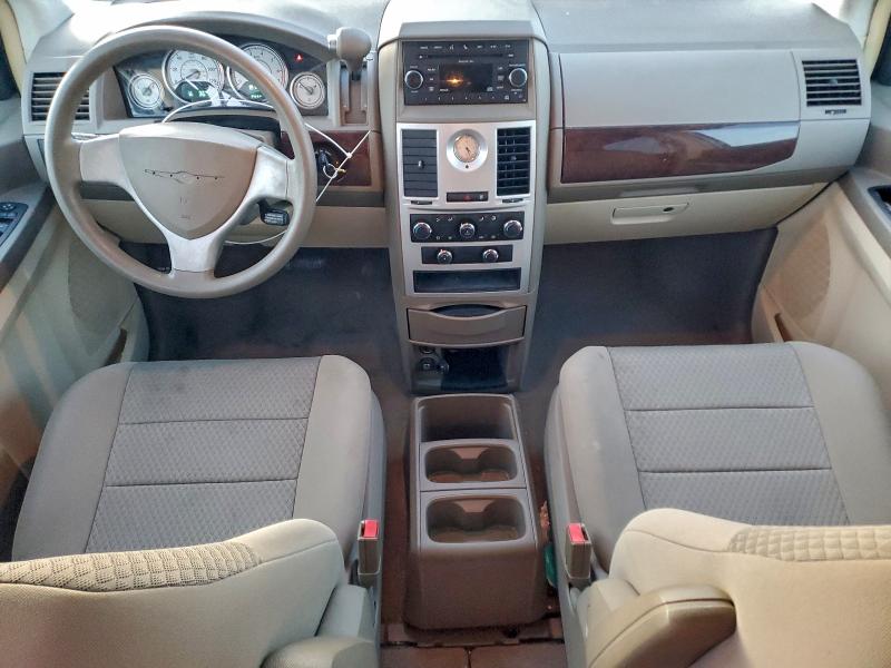 Photo 8 from auction – 2010 CHRYSLER TOWN & COU with VIN 2A4RR2D19AR357058