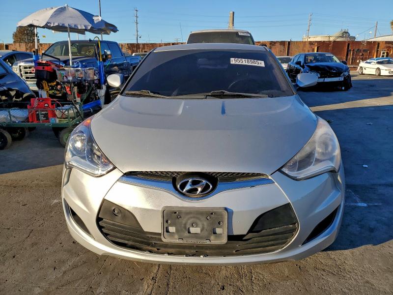 Photo 5 from auction – 2016 HYUNDAI VELOSTER with VIN KMHTC6AD6GU286105