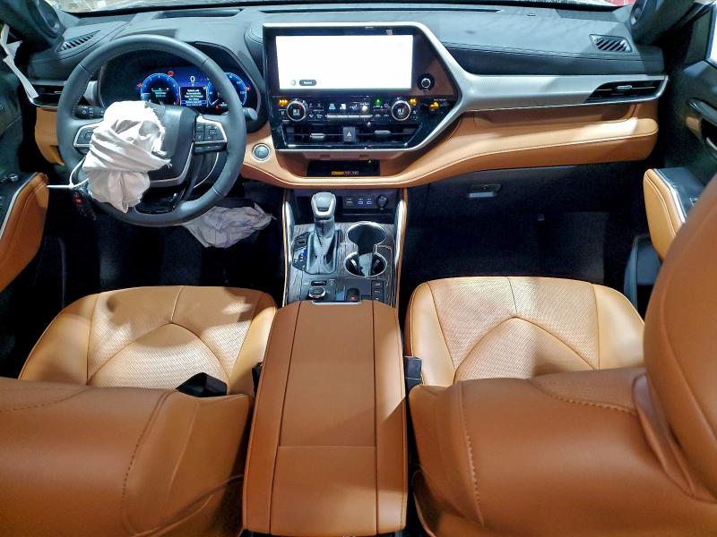 Photo 8 from auction – 2025 TOYOTA HIGHLANDER with VIN 5TDKDRBH4SS586710