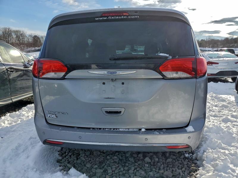 Photo 6 from auction – 2018 CHRYSLER PACIFICA T with VIN 2C4RC1BG1JR354390