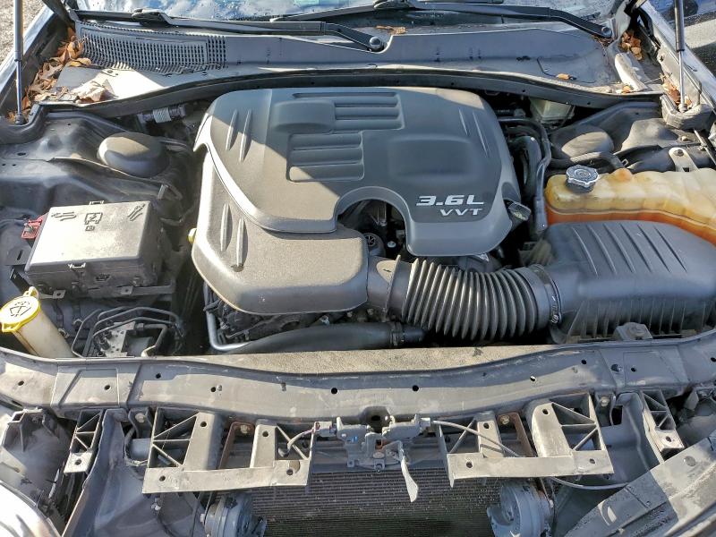 Photo 11 from auction – 2016 CHRYSLER 300C with VIN 2C3CCAKG5GH191090