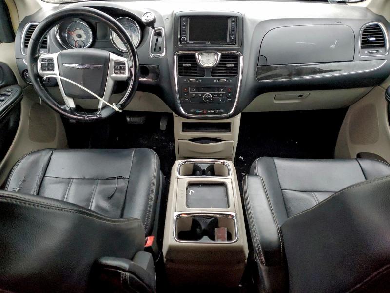 Photo 8 from auction – 2014 CHRYSLER TOWN & COU with VIN 2C4RC1BG2ER382026