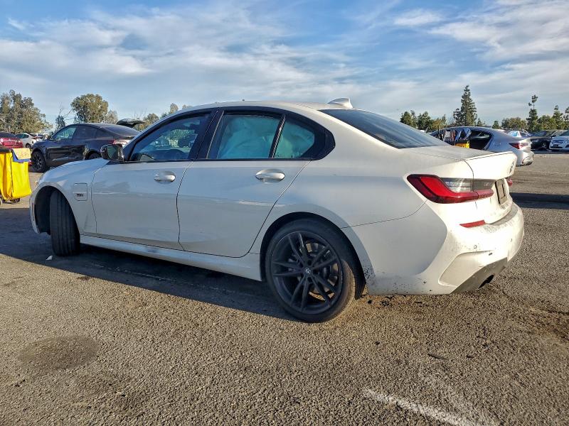 Photo 2 from auction – 2022 BMW 330E with VIN 3MW5P7J03N8C68799