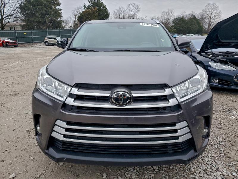 Photo 5 from auction – 2018 TOYOTA HIGHLANDER with VIN 5TDJZRFH6JS559918