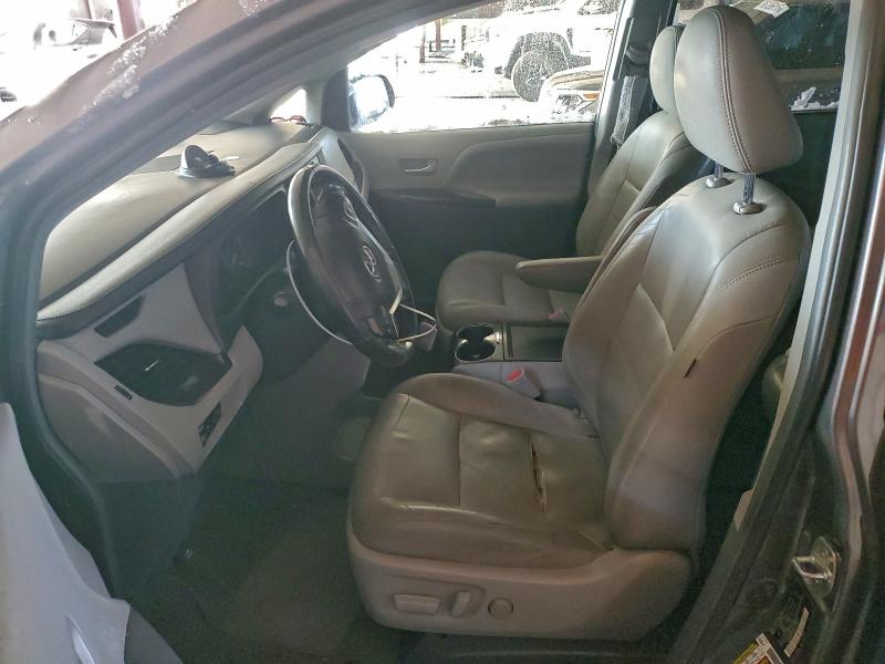Photo 7 from auction – 2015 TOYOTA SIENNA XLE with VIN 5TDDK3DC9FS127739