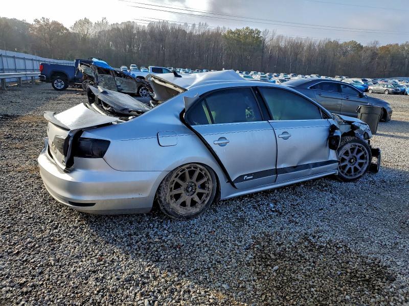Photo 3 from auction – 2015 VOLKSWAGEN JETTA with VIN 3VWLA7AJ3FM406366