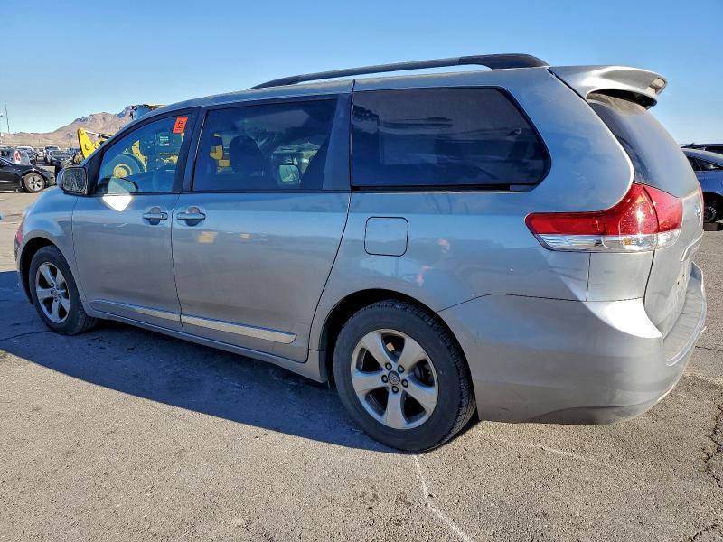 Photo 2 from auction – 2013 TOYOTA SIENNA LE with VIN 5TDKK3DC8DS283825