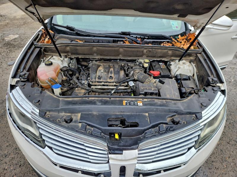 Photo 12 from auction – 2016 LINCOLN MKX RESERV with VIN 2LMTJ6LR9GBL45947