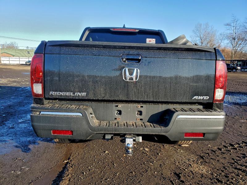 Photo 6 from auction – 2017 HONDA RIDGELINE with VIN 5FPYK3F18HB016174