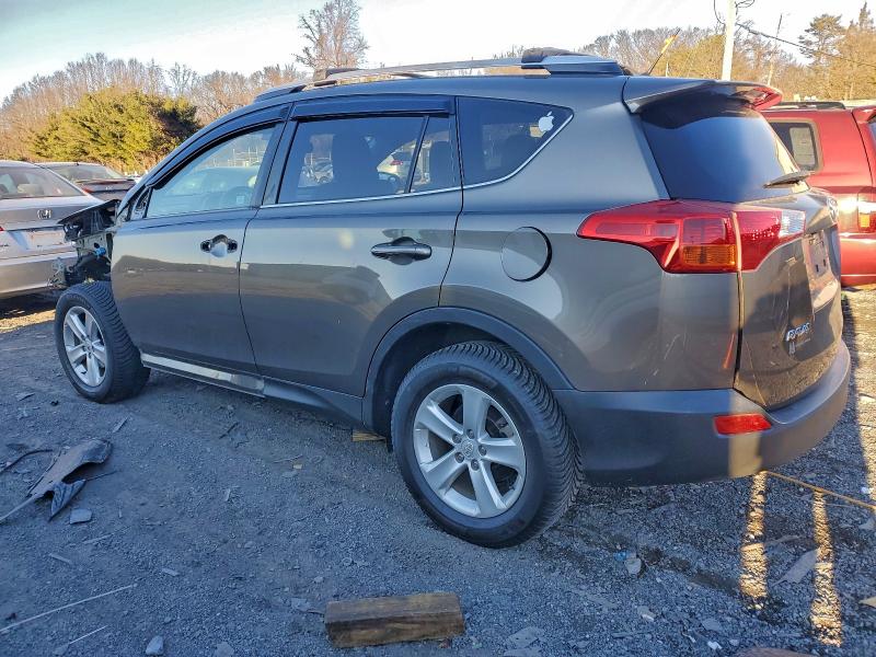 Photo 2 from auction – 2014 TOYOTA RAV4 XLE with VIN JTMRFREV7ED090374