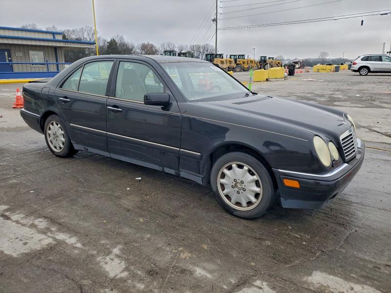 Photo 4 from auction – 1999 MERCEDES-BENZ E 320 with VIN WDBJF65H3XA891084