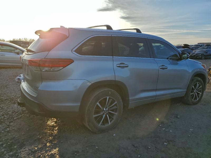 Photo 3 from auction – 2018 TOYOTA HIGHLANDER with VIN 5TDJZRFH2JS804598