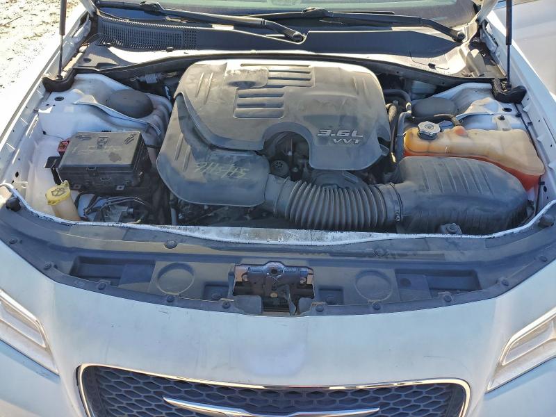 Photo 11 from auction – 2015 CHRYSLER 300 LIMITE with VIN 2C3CCAAG3FH792000