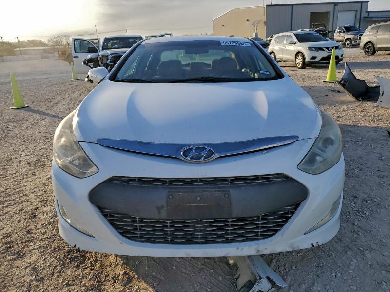Photo 5 from auction – 2011 HYUNDAI SONATA with VIN KMHEC4A47BA011270